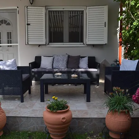 Βίλα Garden's Λεπτοκαρυά