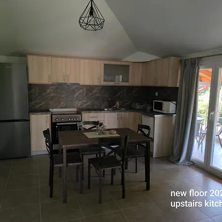 Garden's Βίλα Λεπτοκαρυά