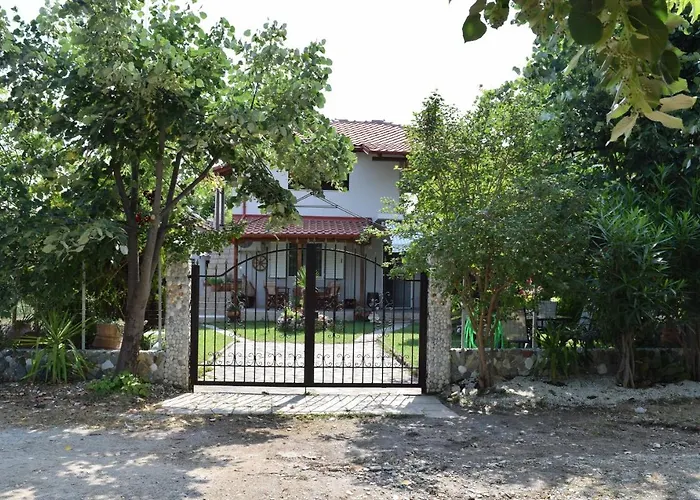 Villa Garden's Leptokaryá